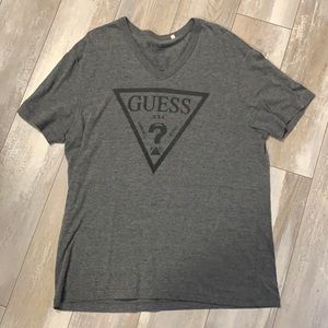 V-neck Guess T-Shirt XL Gray